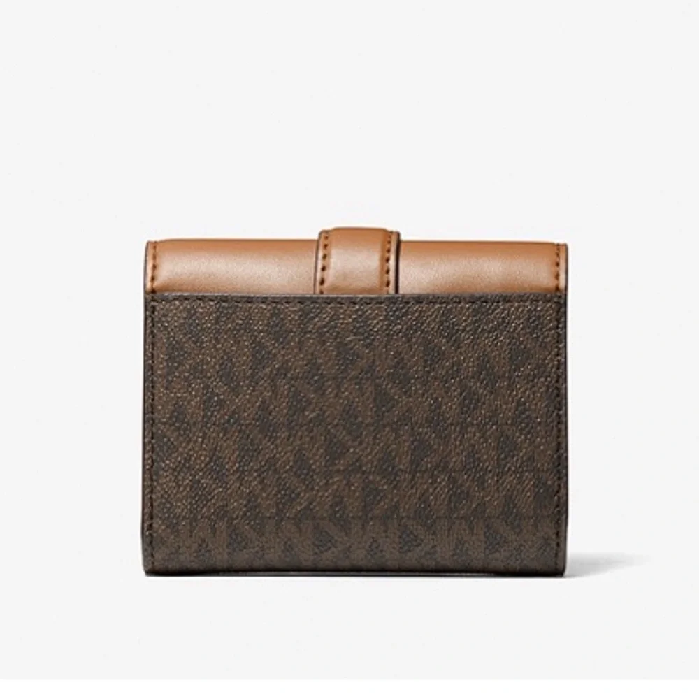 MICHAEL KORS CARMEN MEDIUM LOGO AND FAUX LEATHER WALLET BROWN